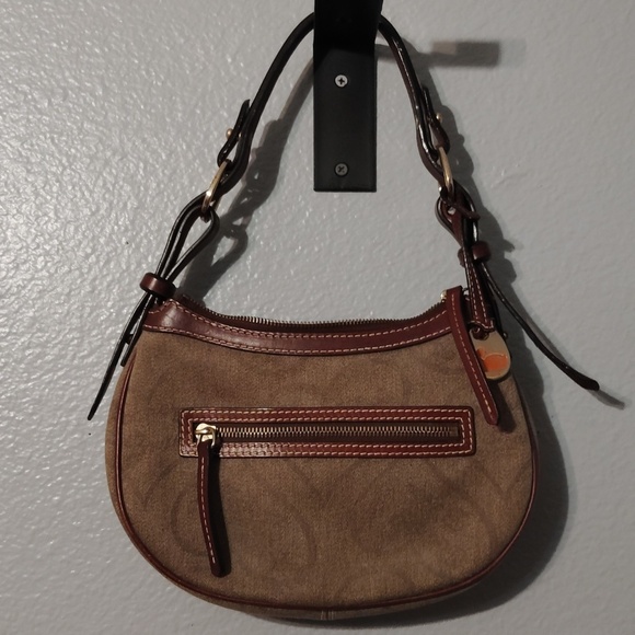 Dooney & Bourke Purse Heart Logo - Picture 4 of 16